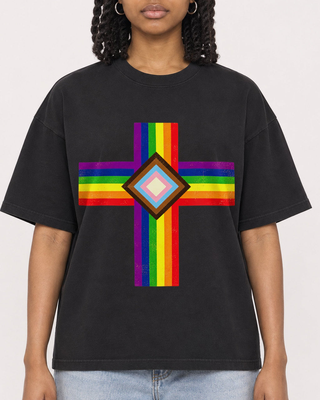 Mockup Boxy Heavyweight Tee Black female close-up 15