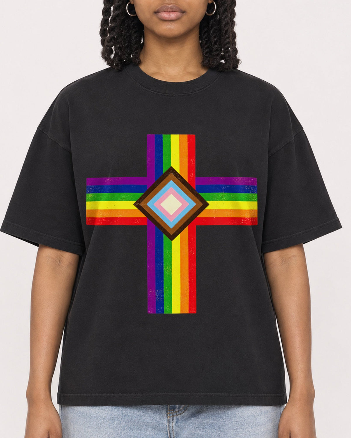 Mockup Boxy Heavyweight Tee Black female close-up 15