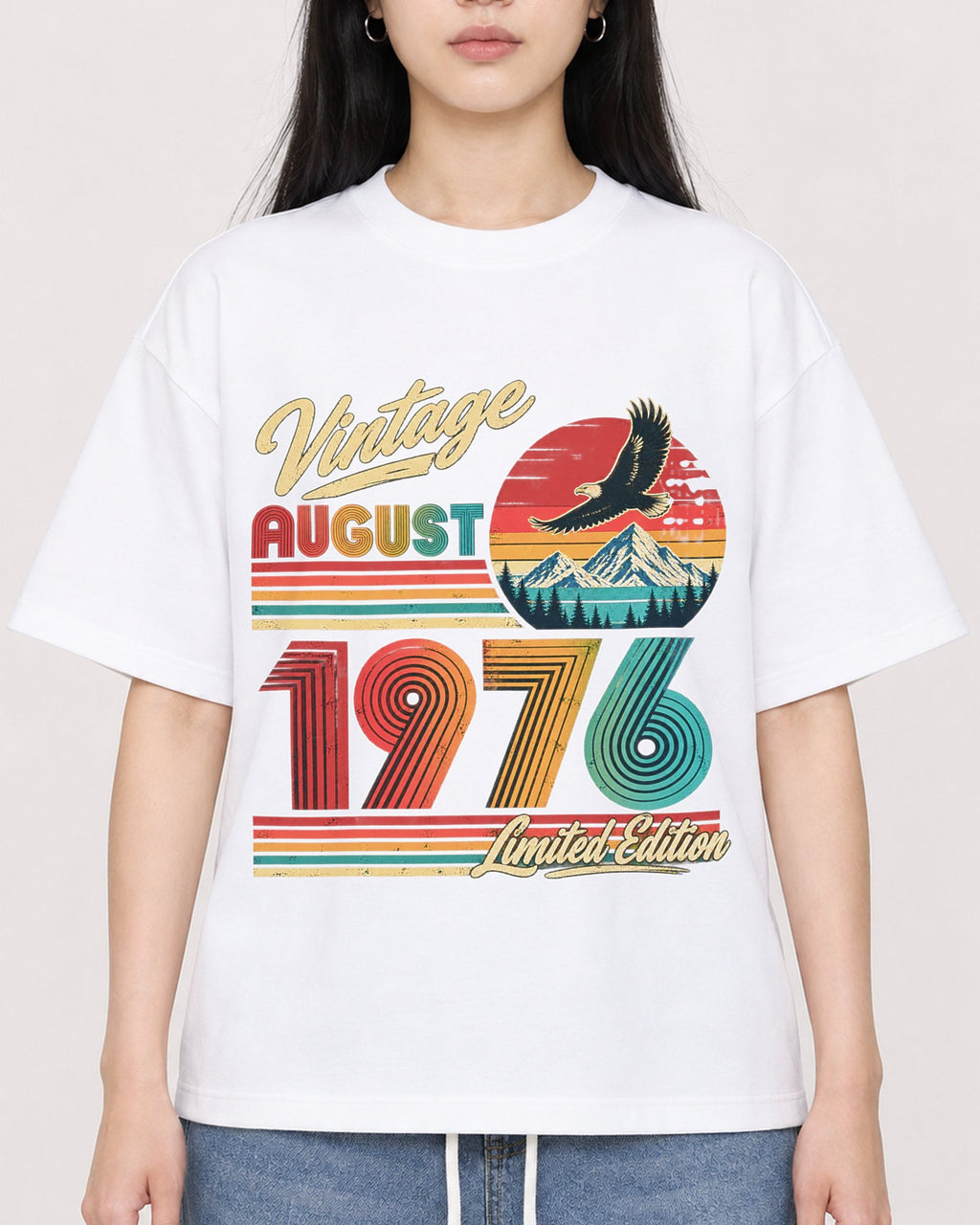 Mockup Boxy Heavyweight Tee White female close-up 01
