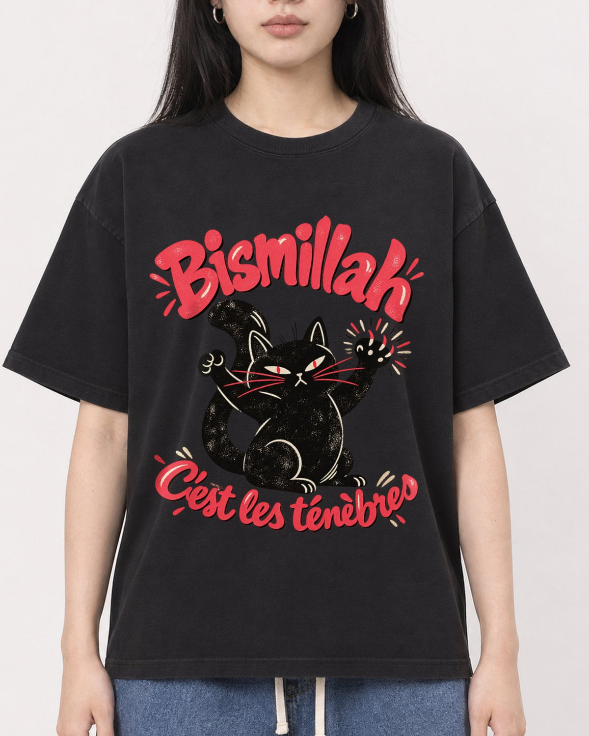 Mockup Boxy Heavyweight Tee Black female close-up 01