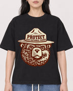 Mockup Boxy Heavyweight Tee Black female close-up 13