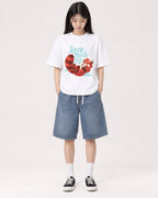 Mockup Boxy Heavyweight Tee White female full-body 01