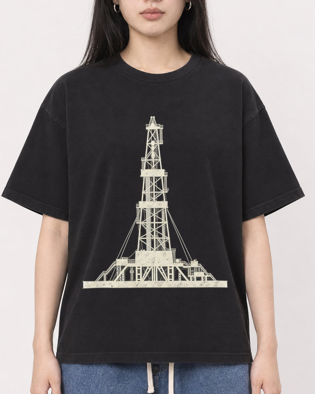 Mockup Boxy Heavyweight Tee Black female close-up 01