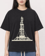 Mockup Boxy Heavyweight Tee Black female close-up 01
