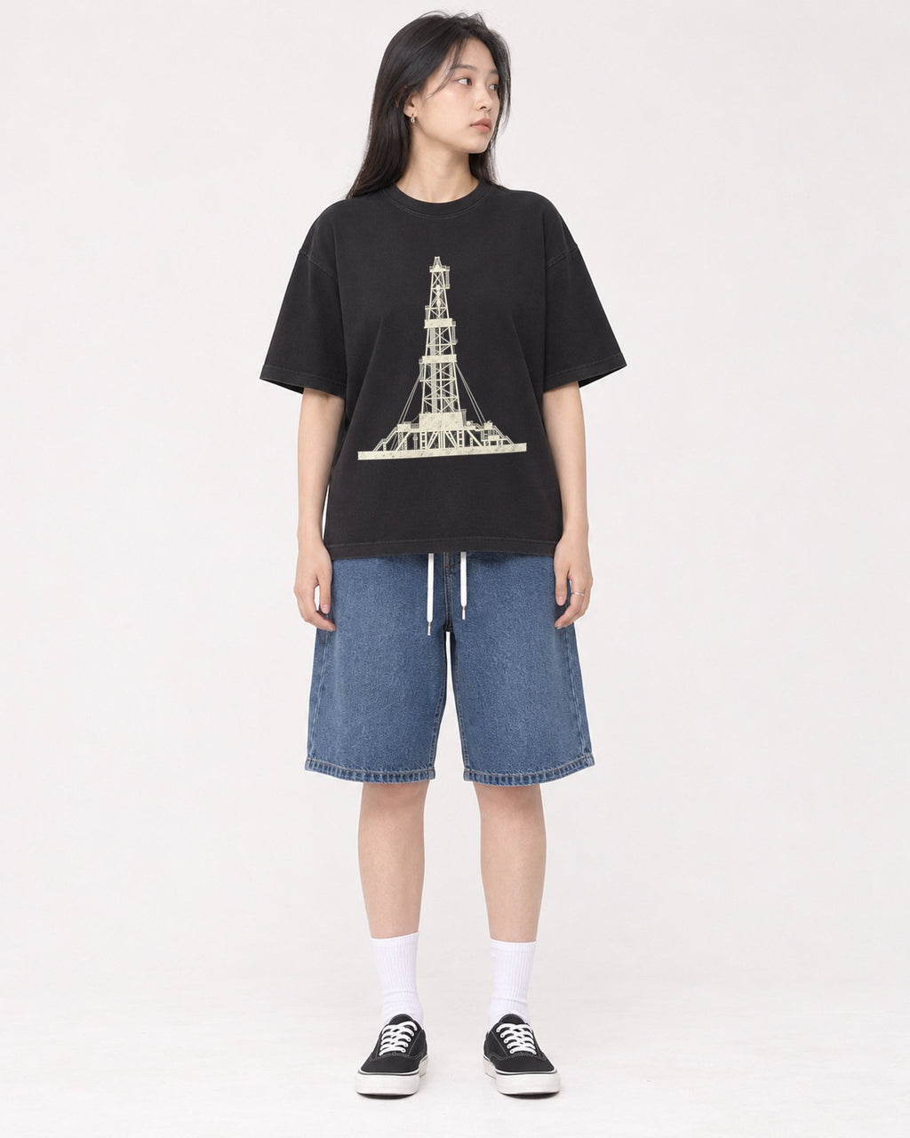 Mockup Boxy Heavyweight Tee Black female full-body 01