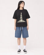 Mockup Boxy Heavyweight Tee Black female full-body 01