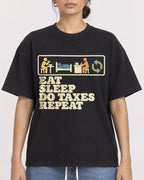 Mockup Boxy Heavyweight Tee Black female close-up 17