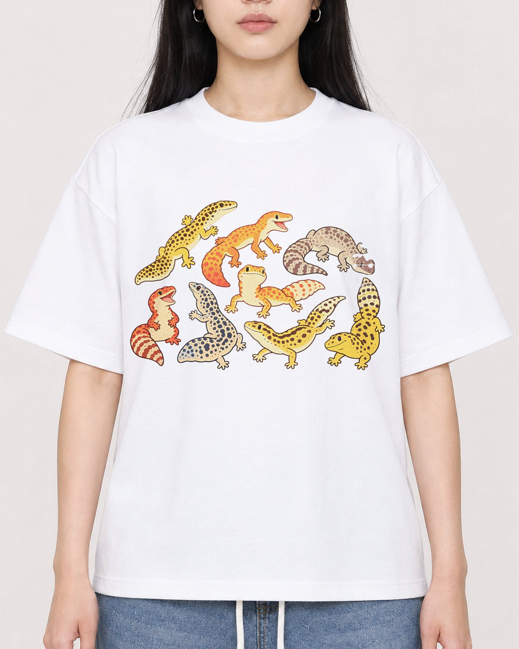 Mockup Boxy Heavyweight Tee White female close-up 01