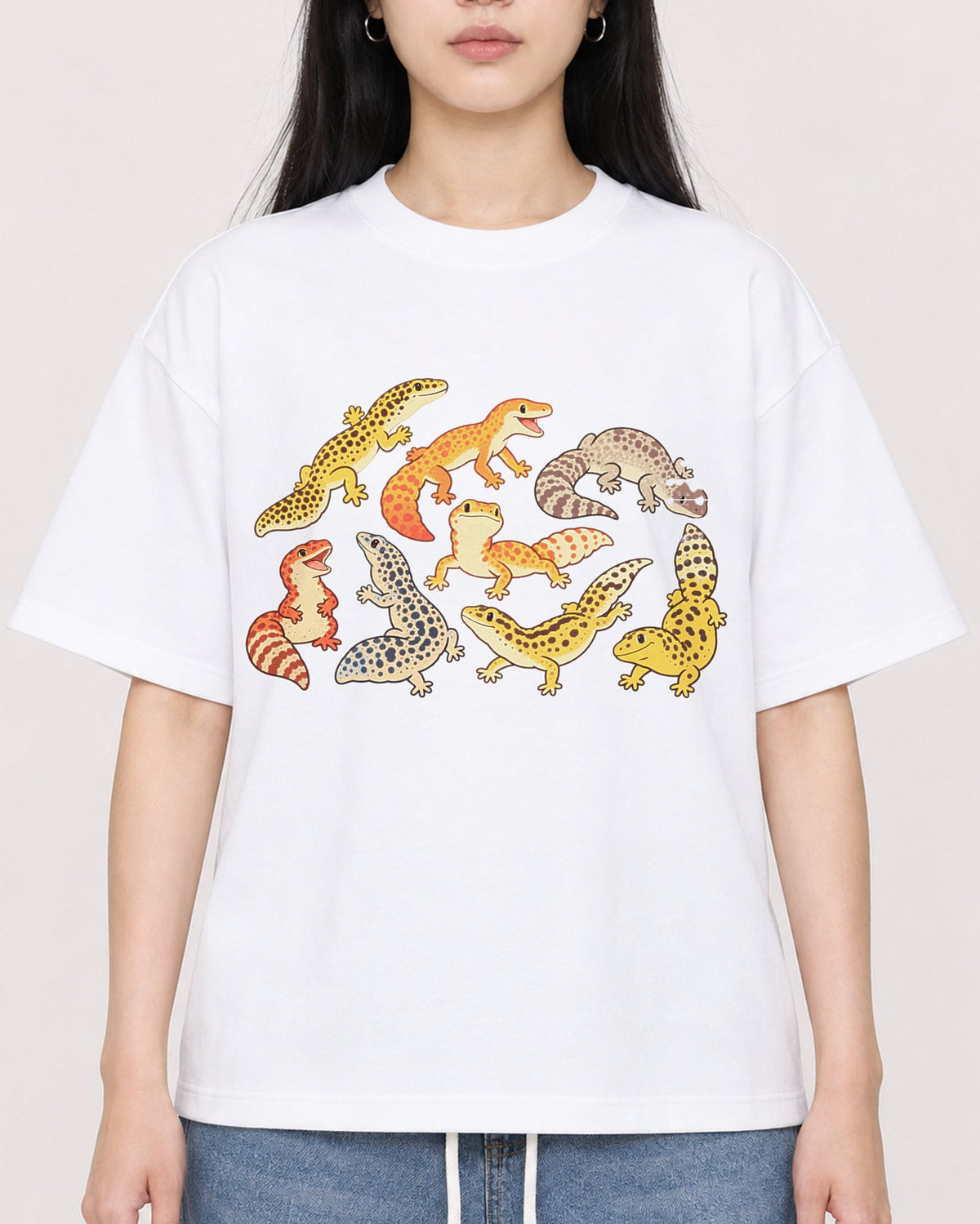 Mockup Boxy Heavyweight Tee White female close-up 01