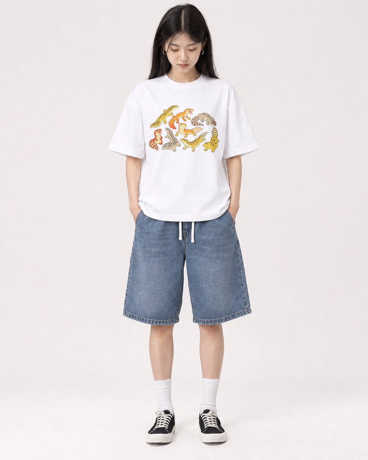 Mockup Boxy Heavyweight Tee White female full-body 01