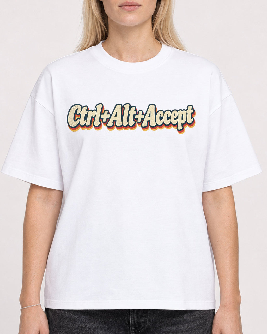 Mockup Boxy Heavyweight Tee White female close-up 08
