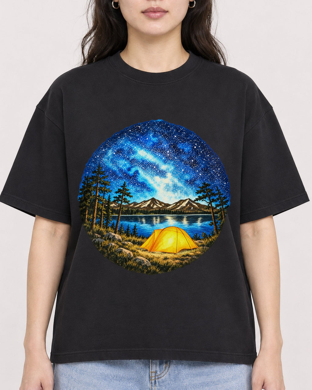 Mockup Boxy Heavyweight Tee Black female close-up 03