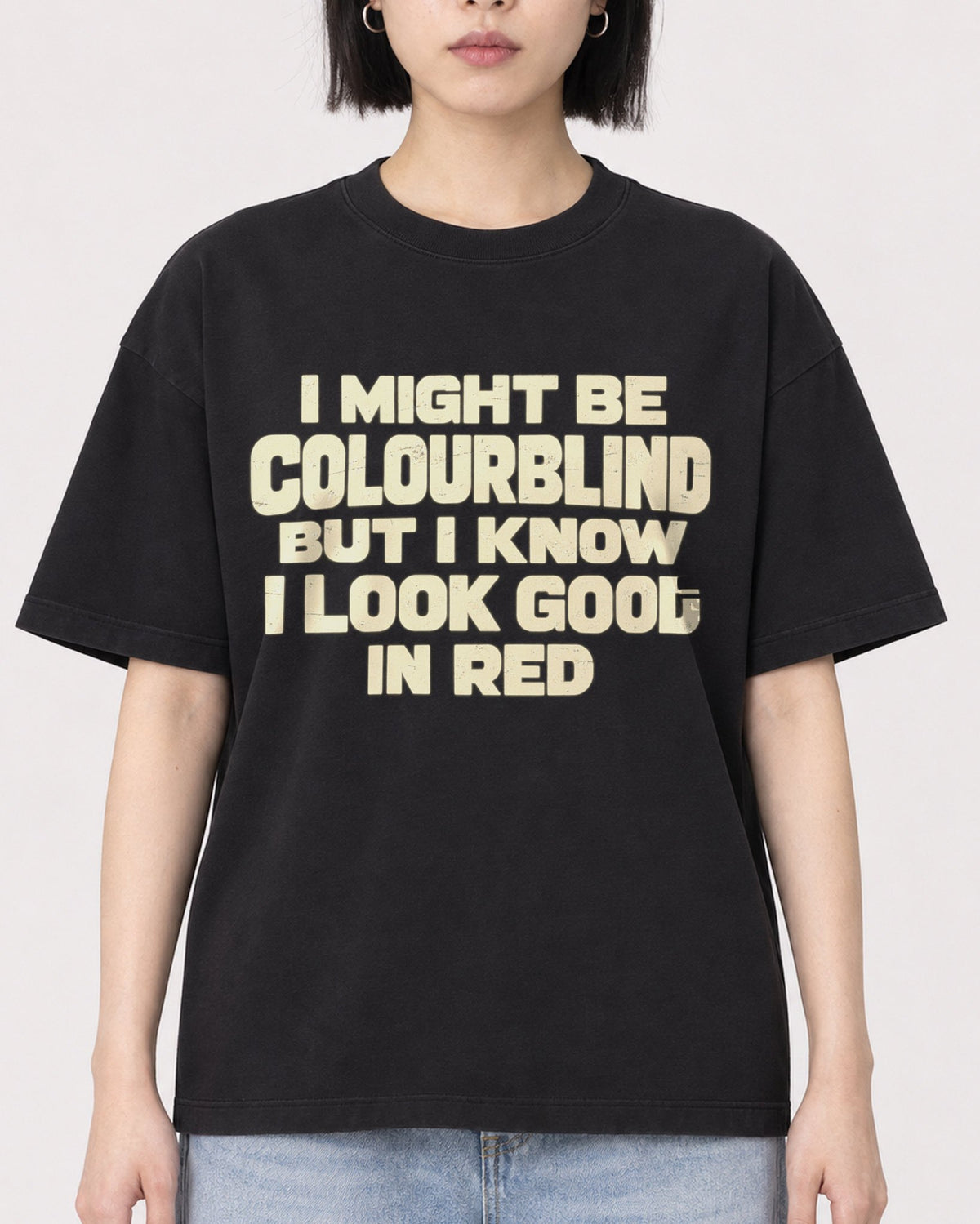 Mockup Boxy Heavyweight Tee Black female close-up 11
