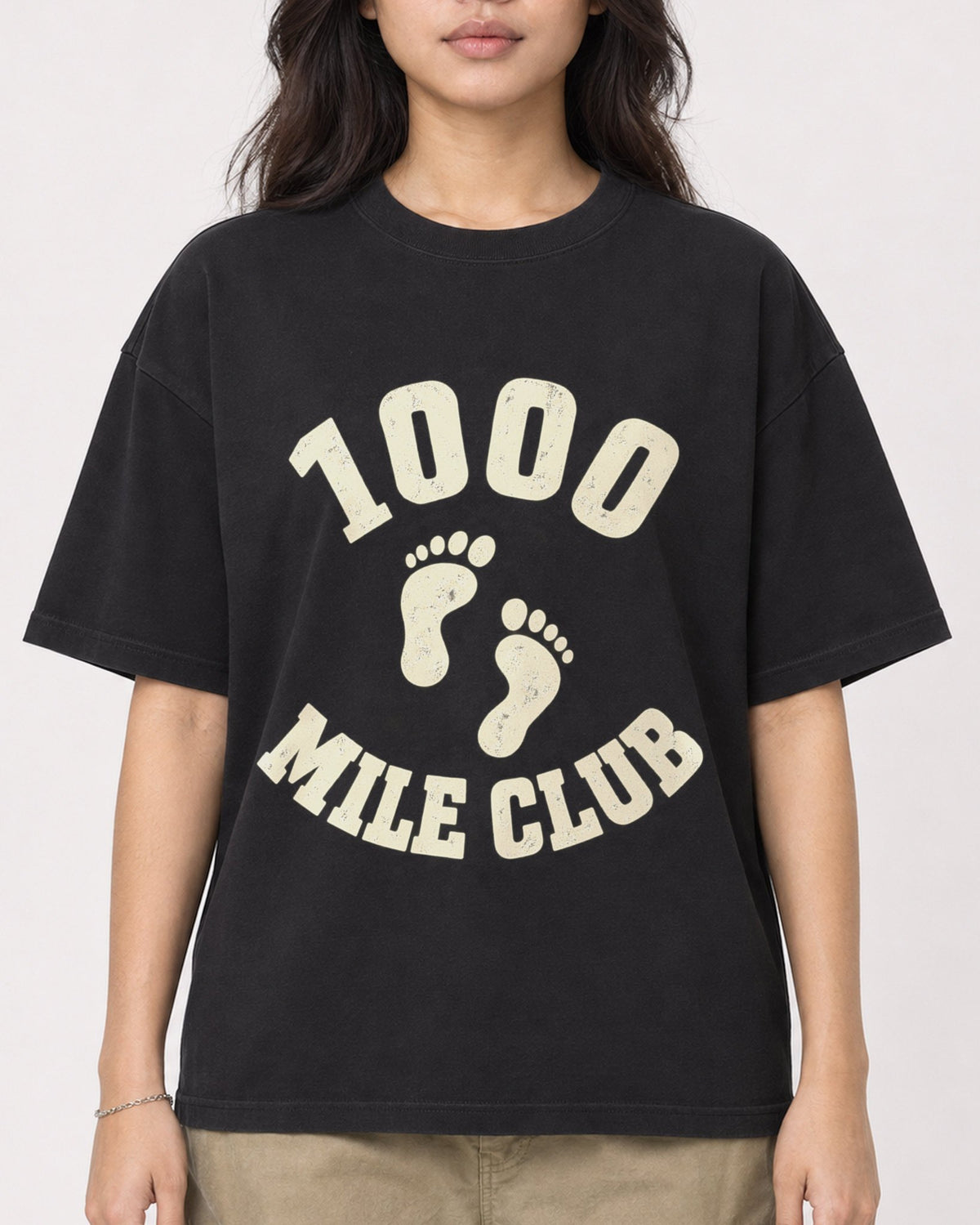 Mockup Boxy Heavyweight Tee Black female close-up 02