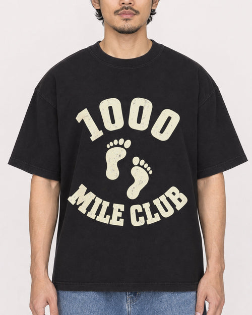 Mockup Boxy Heavyweight Tee Black male close-up 02