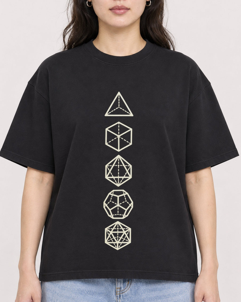 Mockup Boxy Heavyweight Tee Black female close-up 03