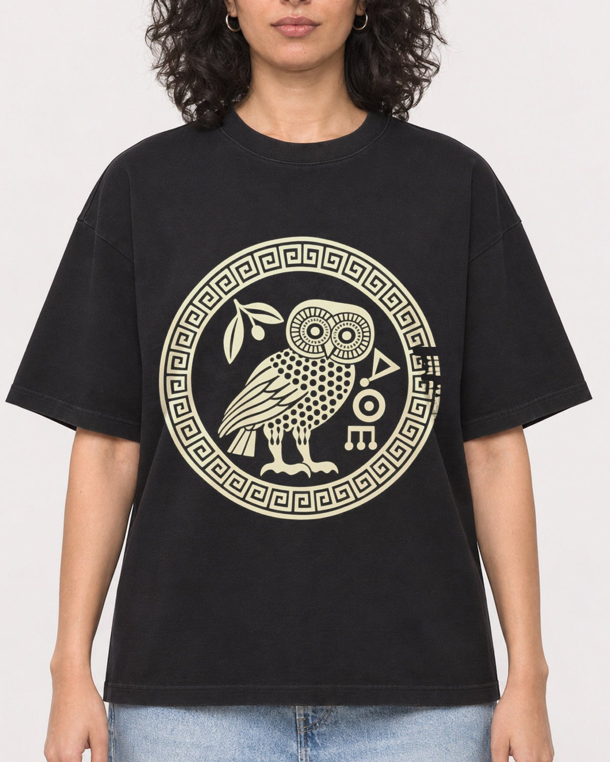 Mockup Boxy Heavyweight Tee Black female close-up 27