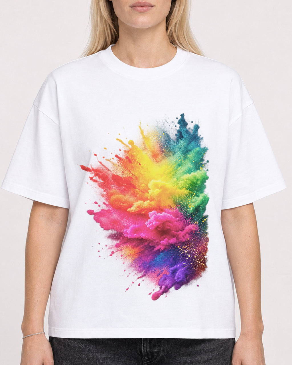 Mockup Boxy Heavyweight Tee White female close-up 08