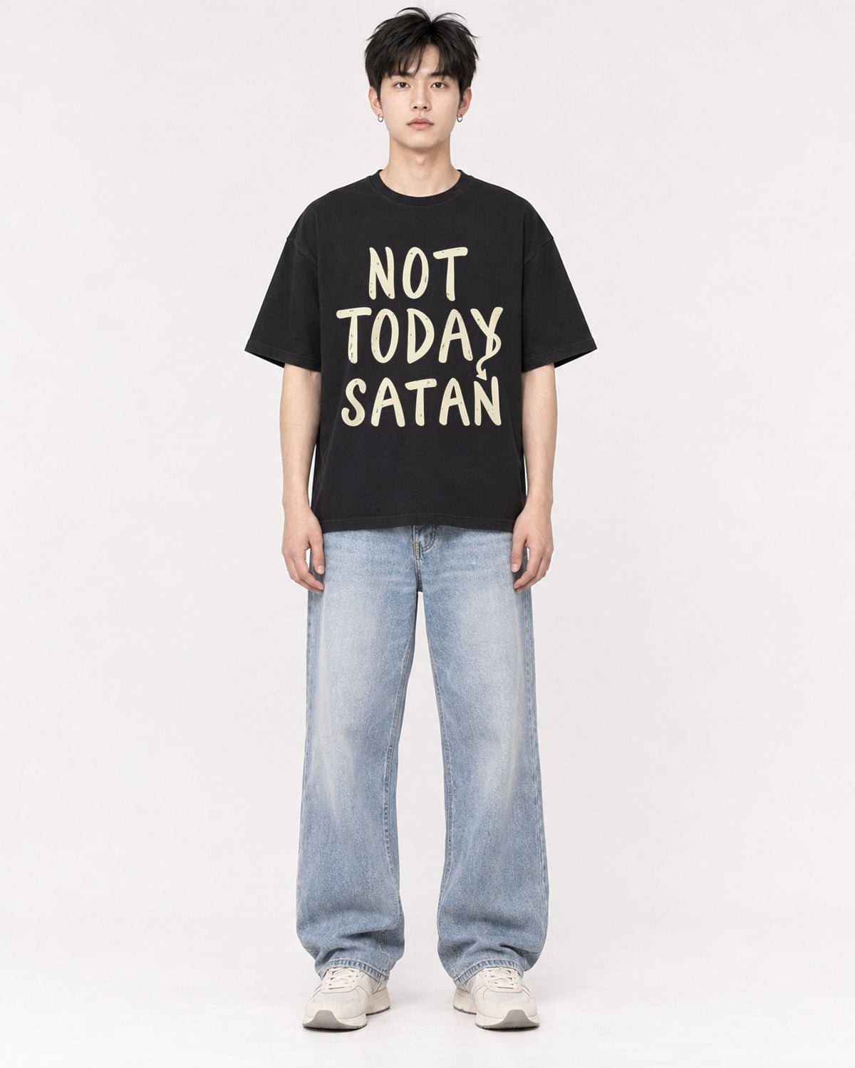 Mockup Boxy Heavyweight Tee Black male full-body 01