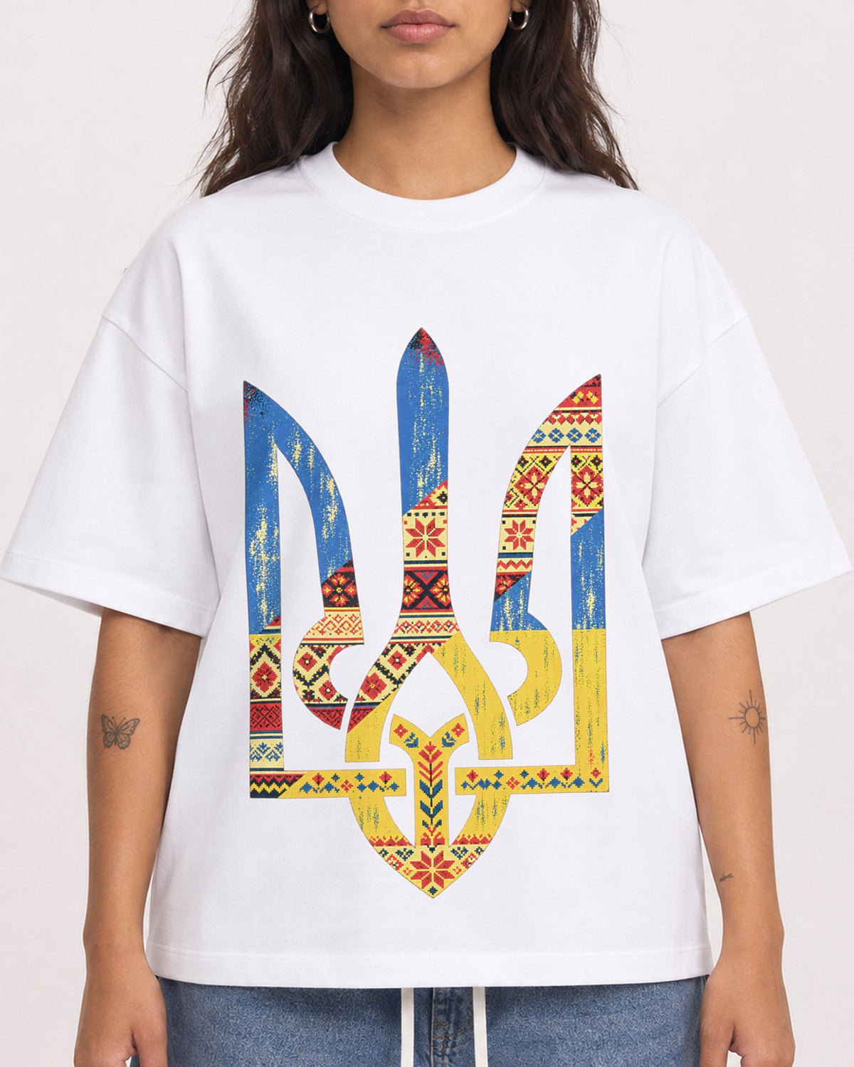 Mockup Boxy Heavyweight Tee White female close-up 06