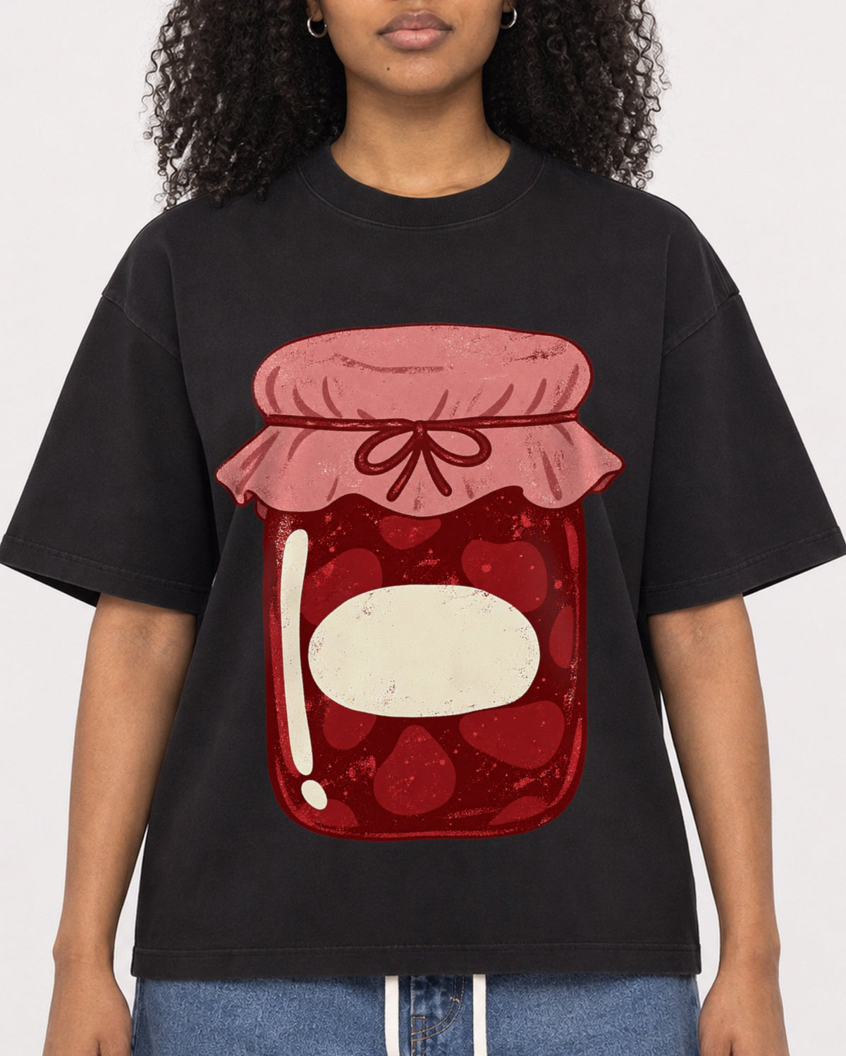 Mockup Boxy Heavyweight Tee Black female close-up 05