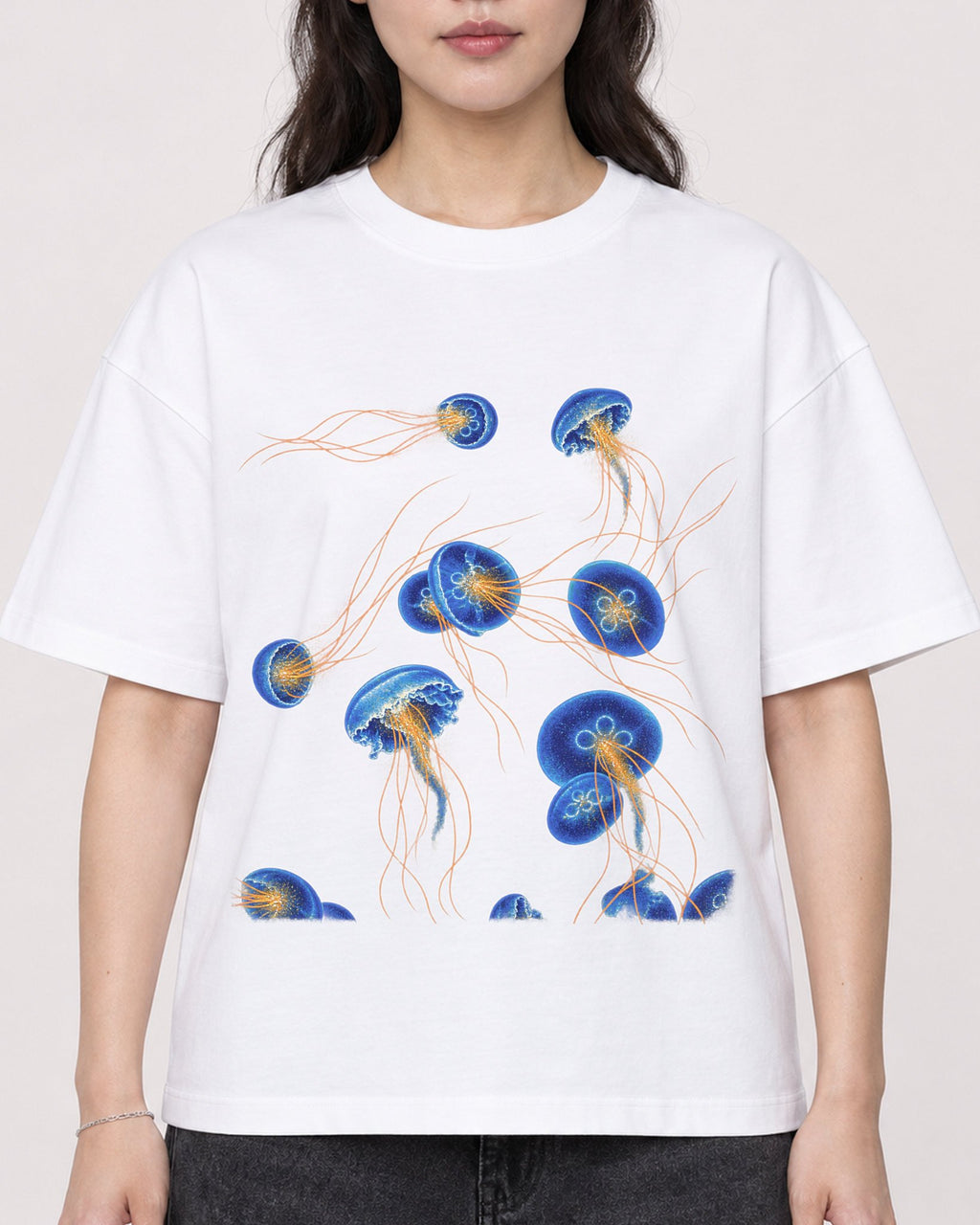 Mockup Boxy Heavyweight Tee White female close-up 03