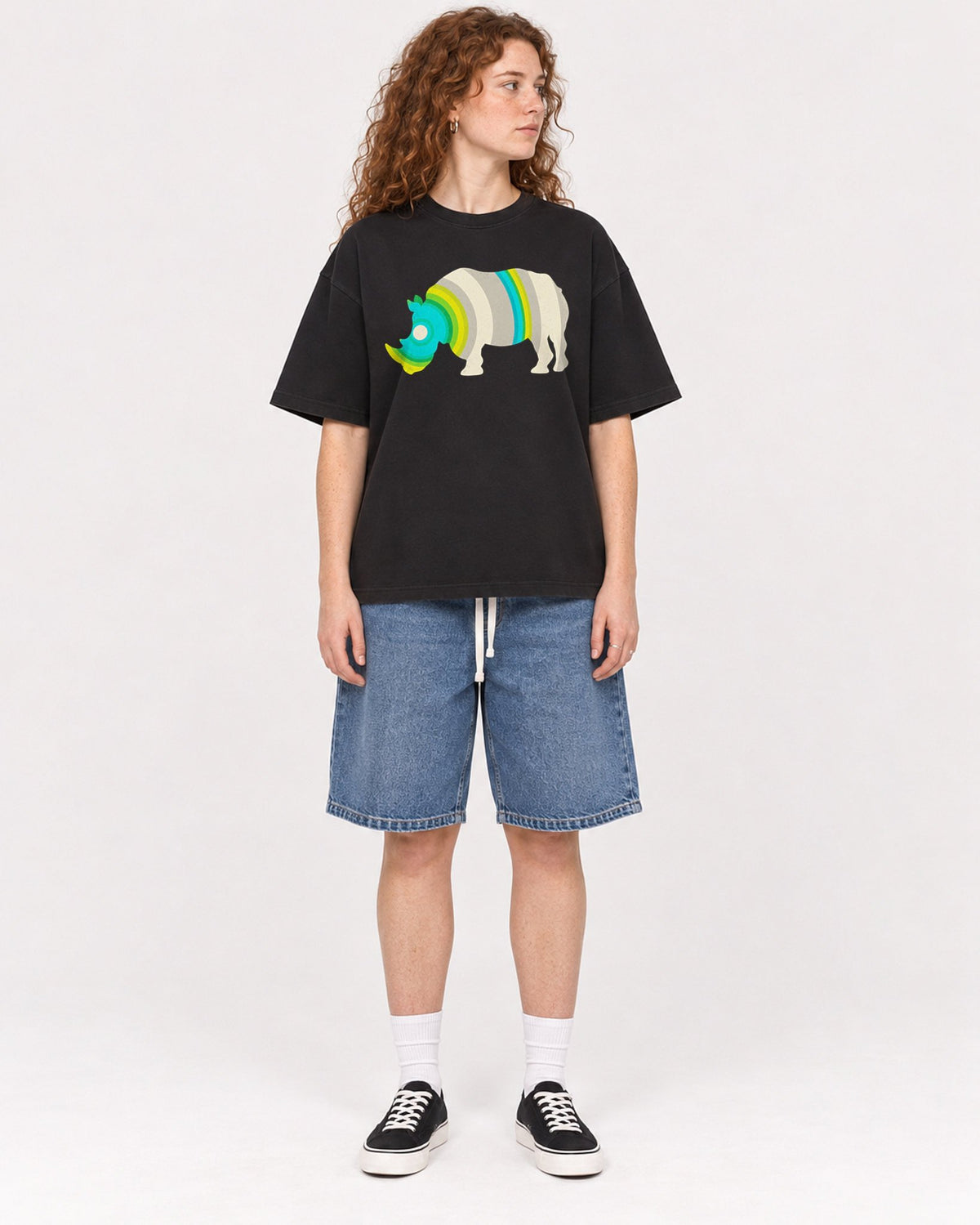Mockup Boxy Heavyweight Tee Black female full-body 09