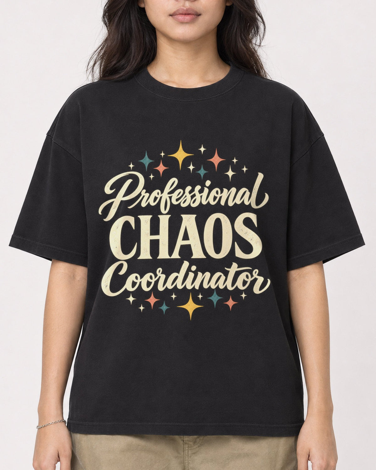 Mockup Boxy Heavyweight Tee Black female close-up 02