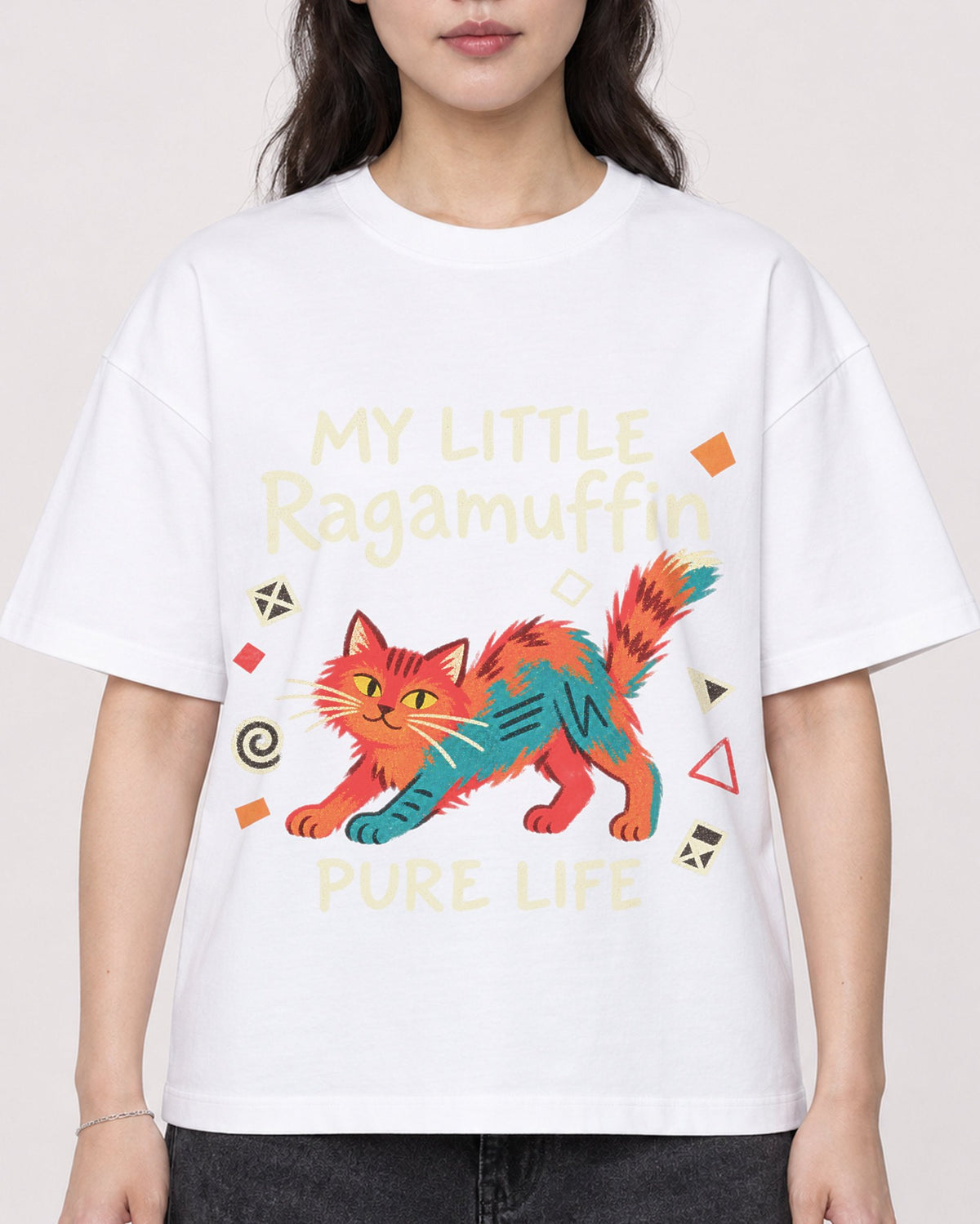 Mockup Boxy Heavyweight Tee White female close-up 03