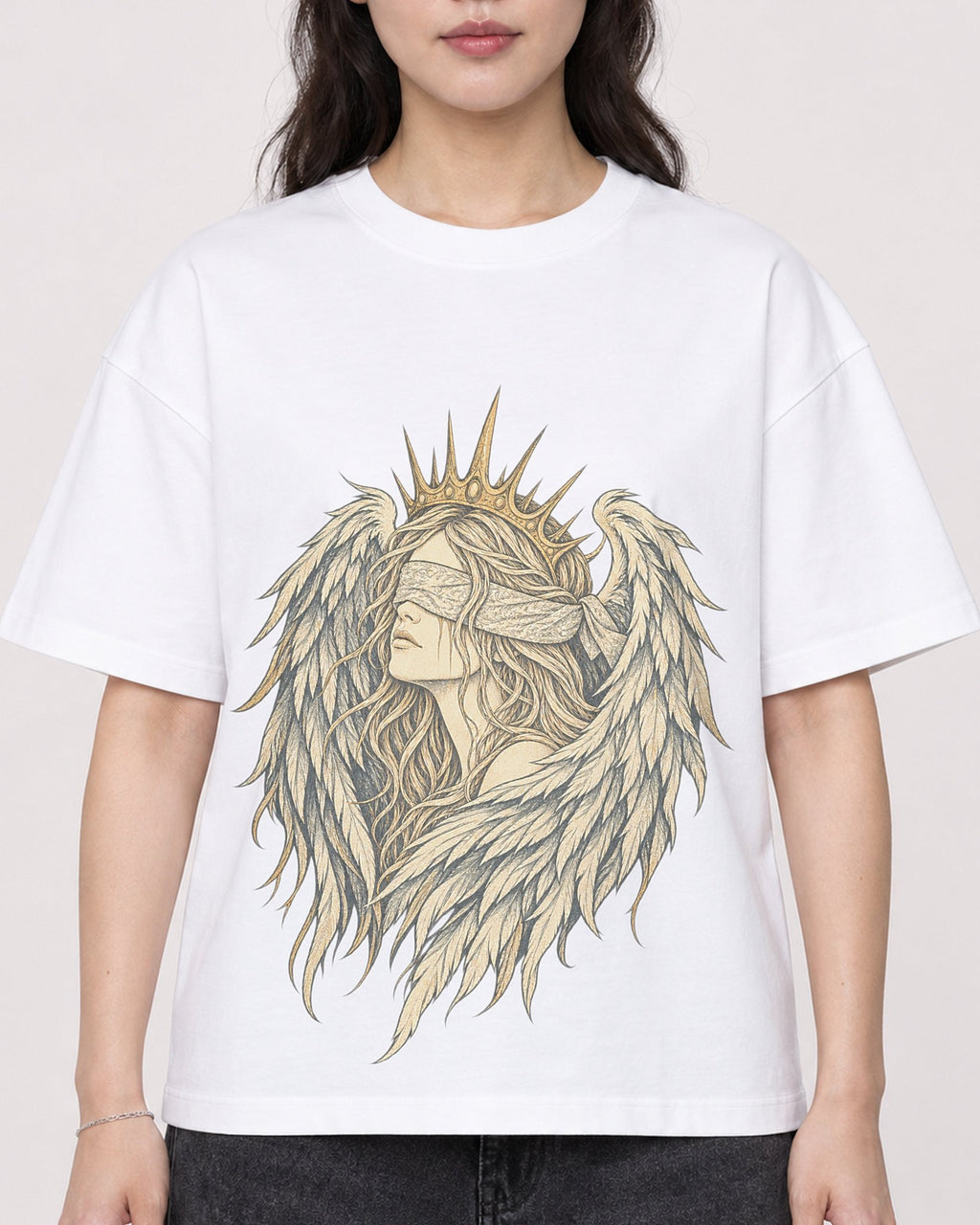 Mockup Boxy Heavyweight Tee White female close-up 03