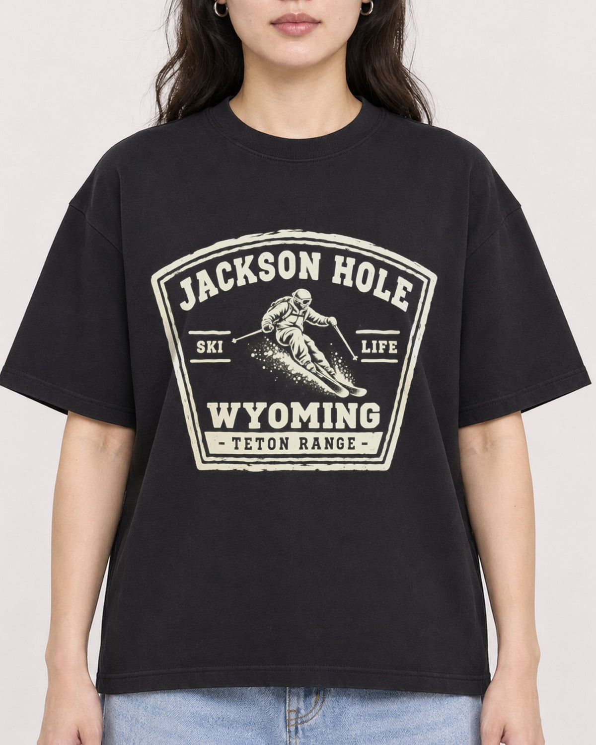 Mockup Boxy Heavyweight Tee Black female close-up 03