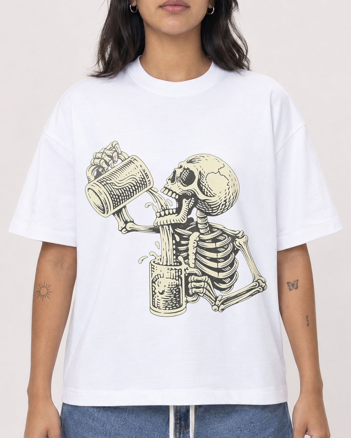 Mockup Boxy Heavyweight Tee White female close-up 36