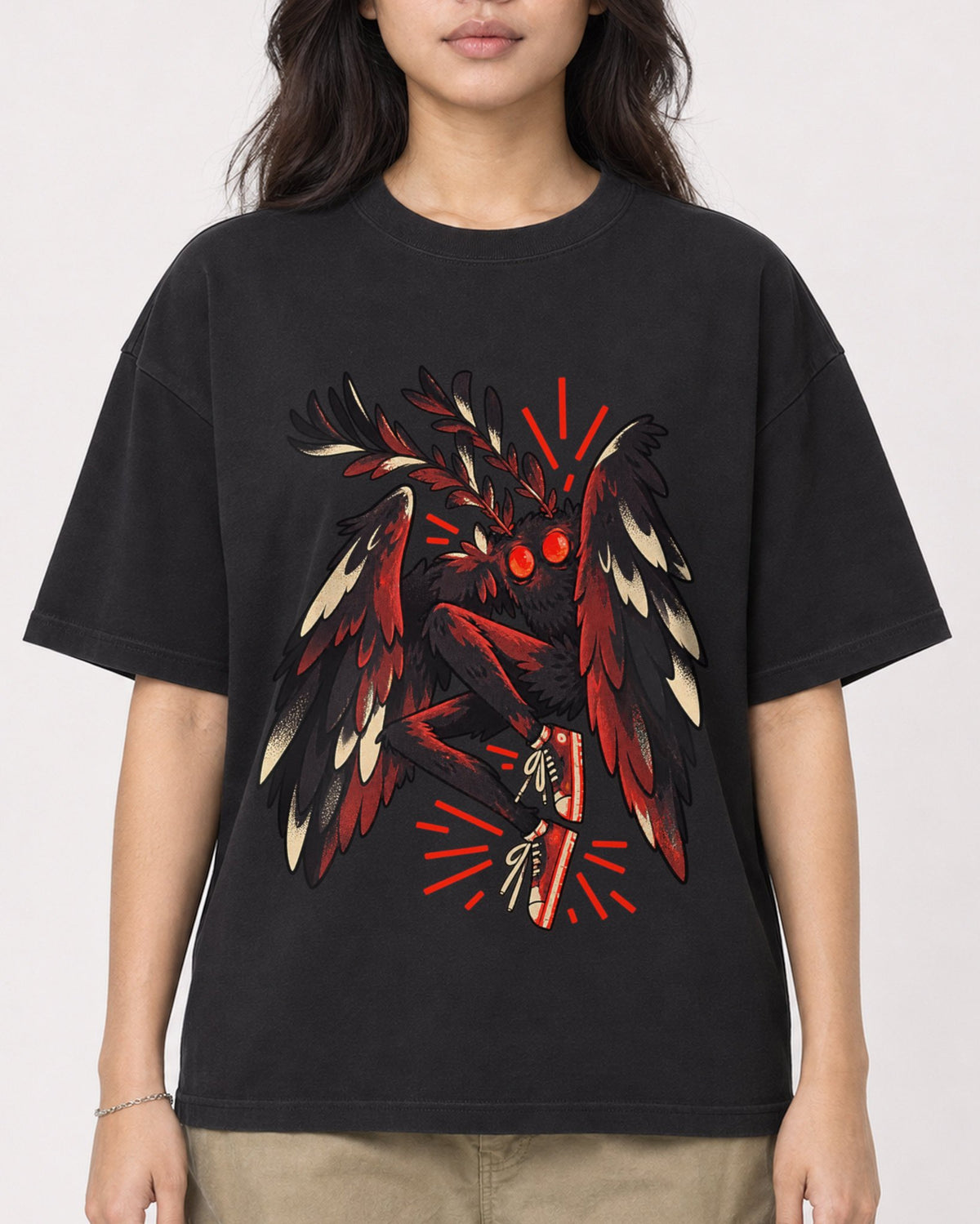 Mockup Boxy Heavyweight Tee Black female close-up 02