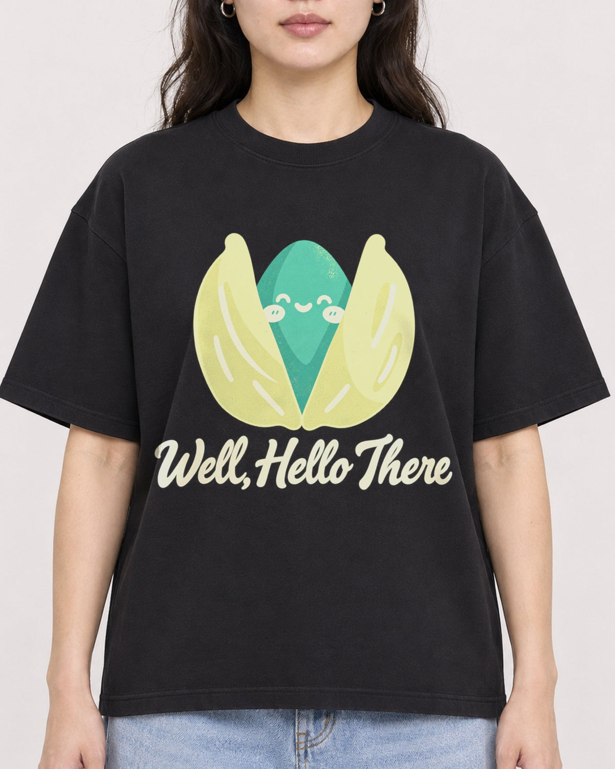 Mockup Boxy Heavyweight Tee Black female close-up 03