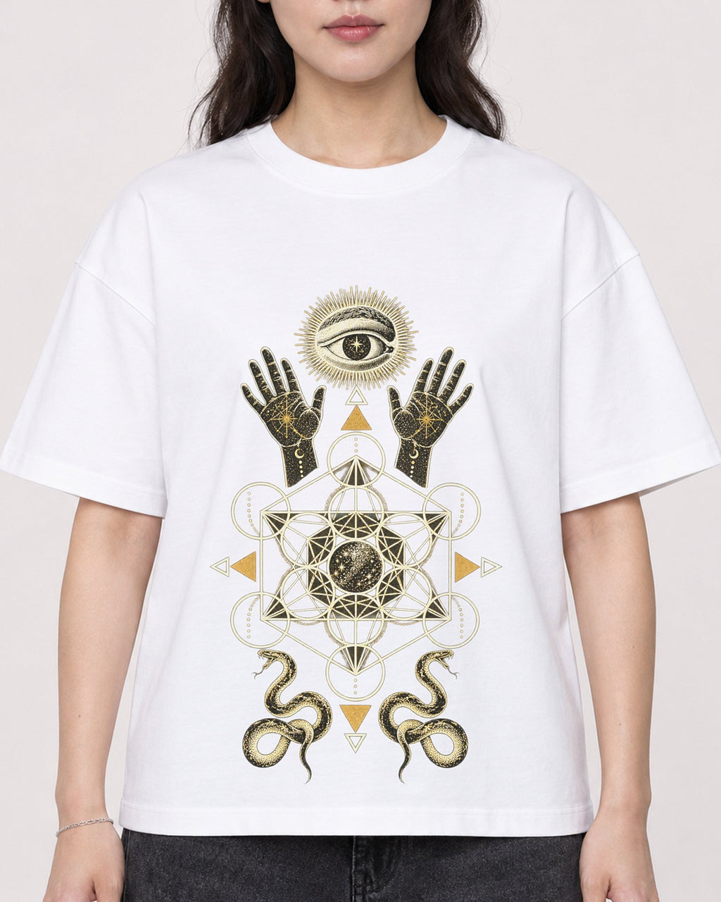 Mockup Boxy Heavyweight Tee White female close-up 03