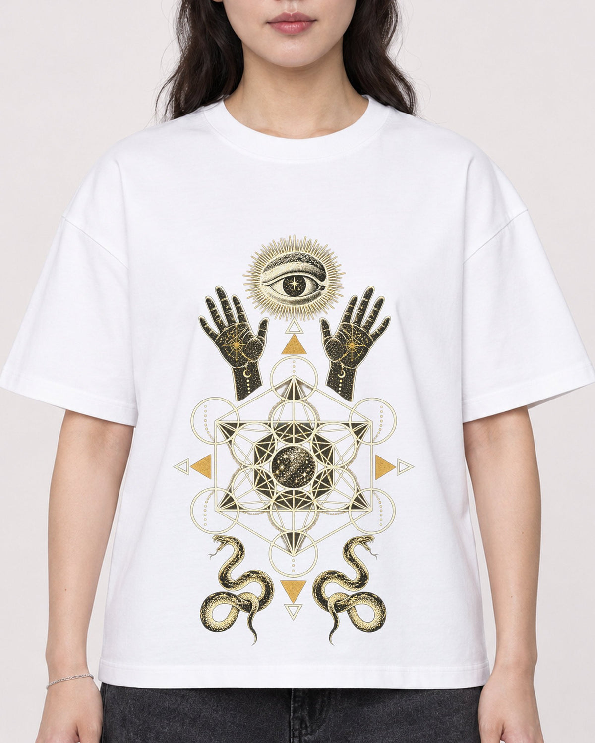 Mockup Boxy Heavyweight Tee White female close-up 03