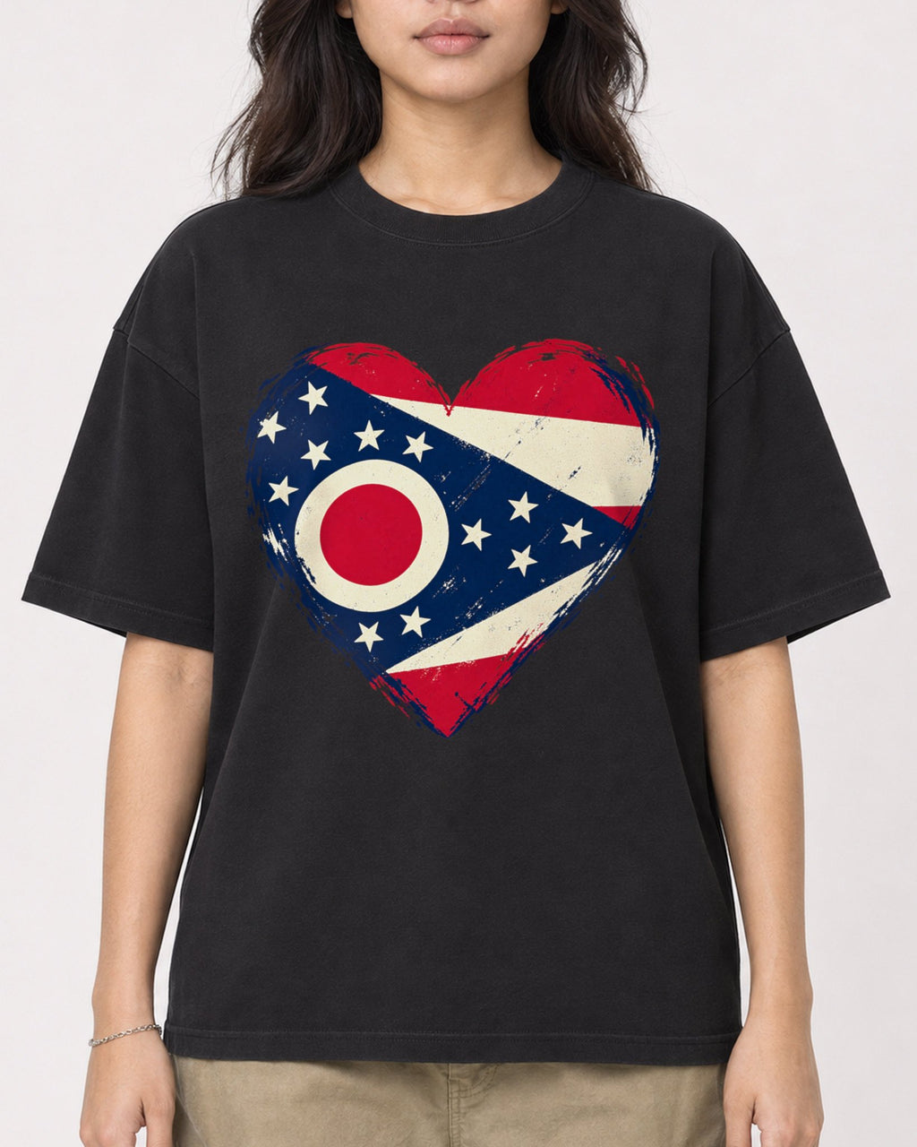 Mockup Boxy Heavyweight Tee Black female close-up 02