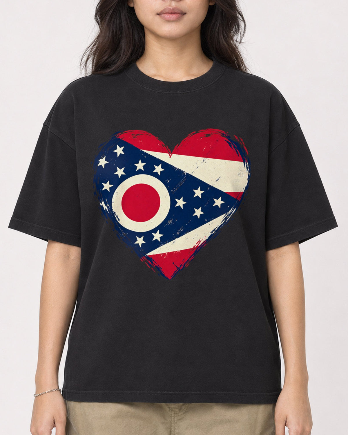 Mockup Boxy Heavyweight Tee Black female close-up 02