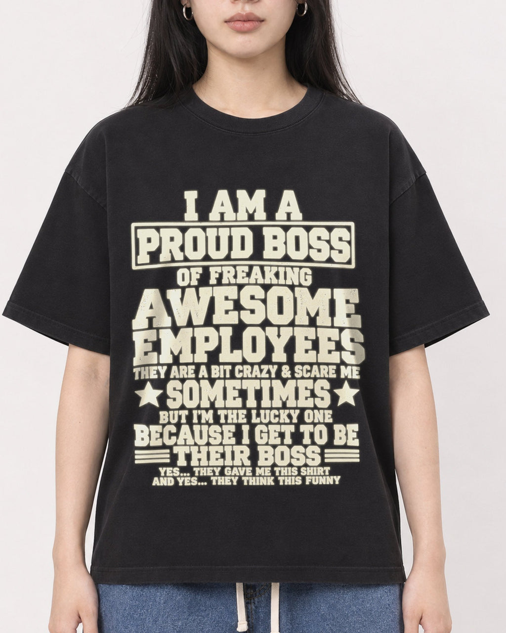 Mockup Boxy Heavyweight Tee Black female close-up 01