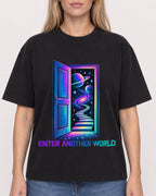 Mockup Boxy Heavyweight Tee Black female close-up 08