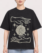 Mockup Boxy Heavyweight Tee Black female close-up 23