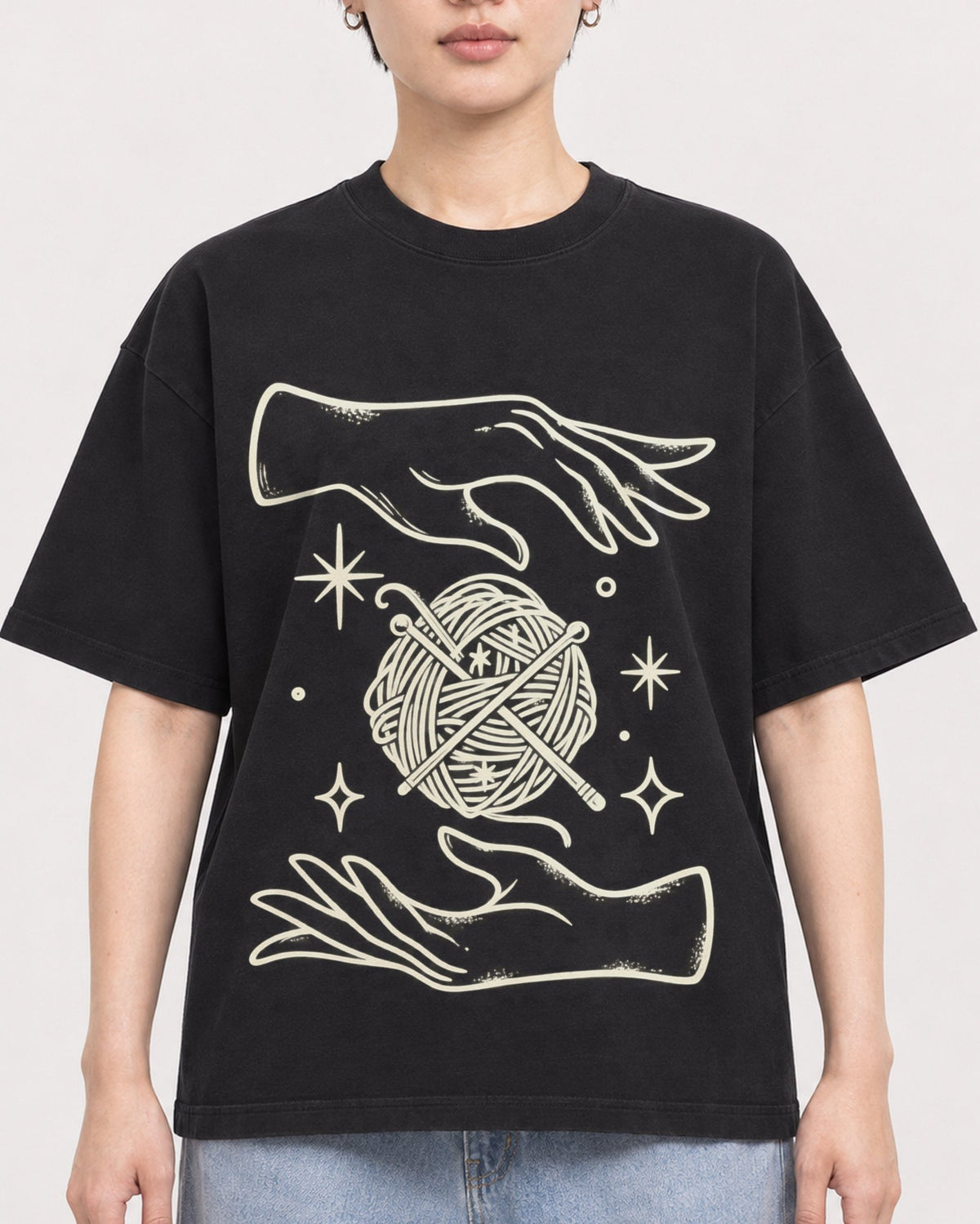 Mockup Boxy Heavyweight Tee Black female close-up 23