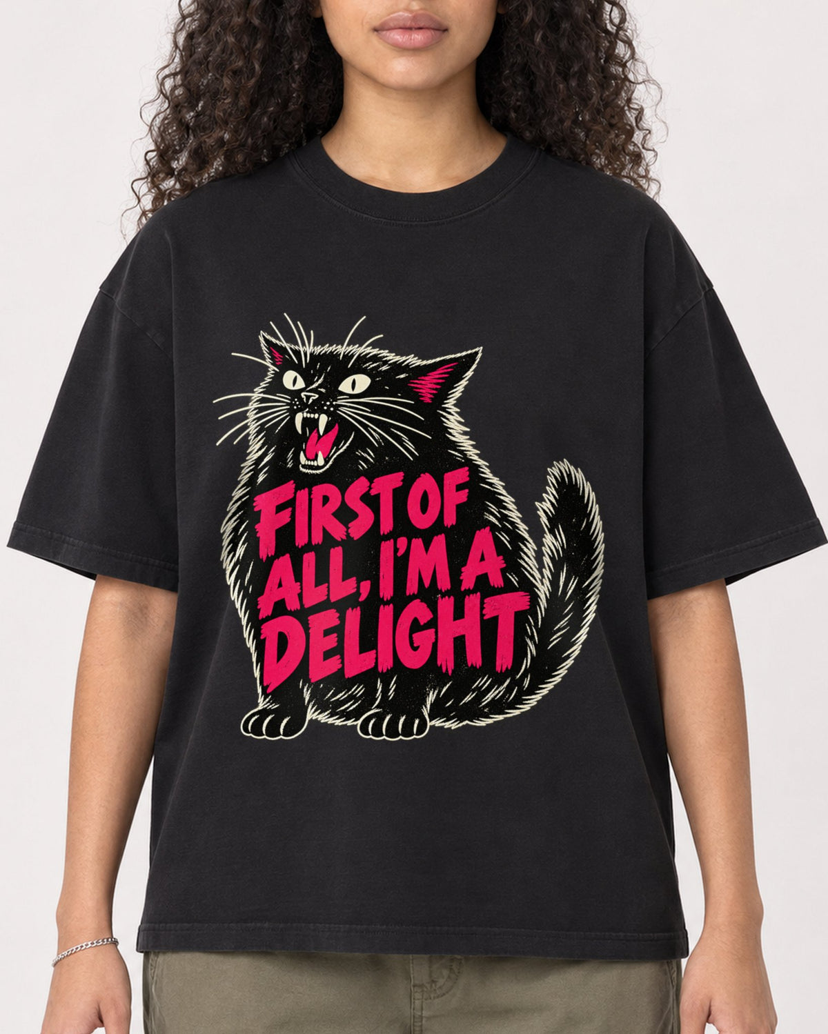 Mockup Boxy Heavyweight Tee Black female close-up 10