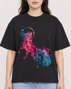 Mockup Boxy Heavyweight Tee Black female close-up 03