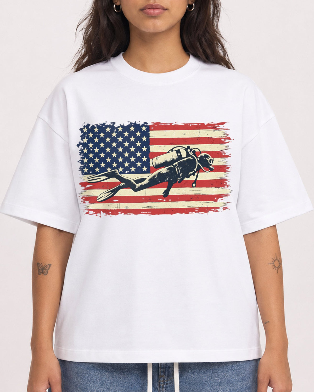 Mockup Boxy Heavyweight Tee White female close-up 06