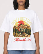 Mockup Boxy Heavyweight Tee White female close-up 15