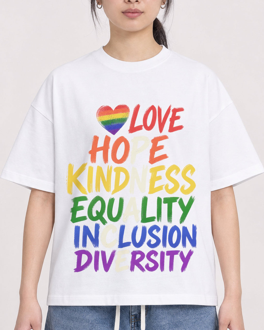 Mockup Boxy Heavyweight Tee White female close-up 21