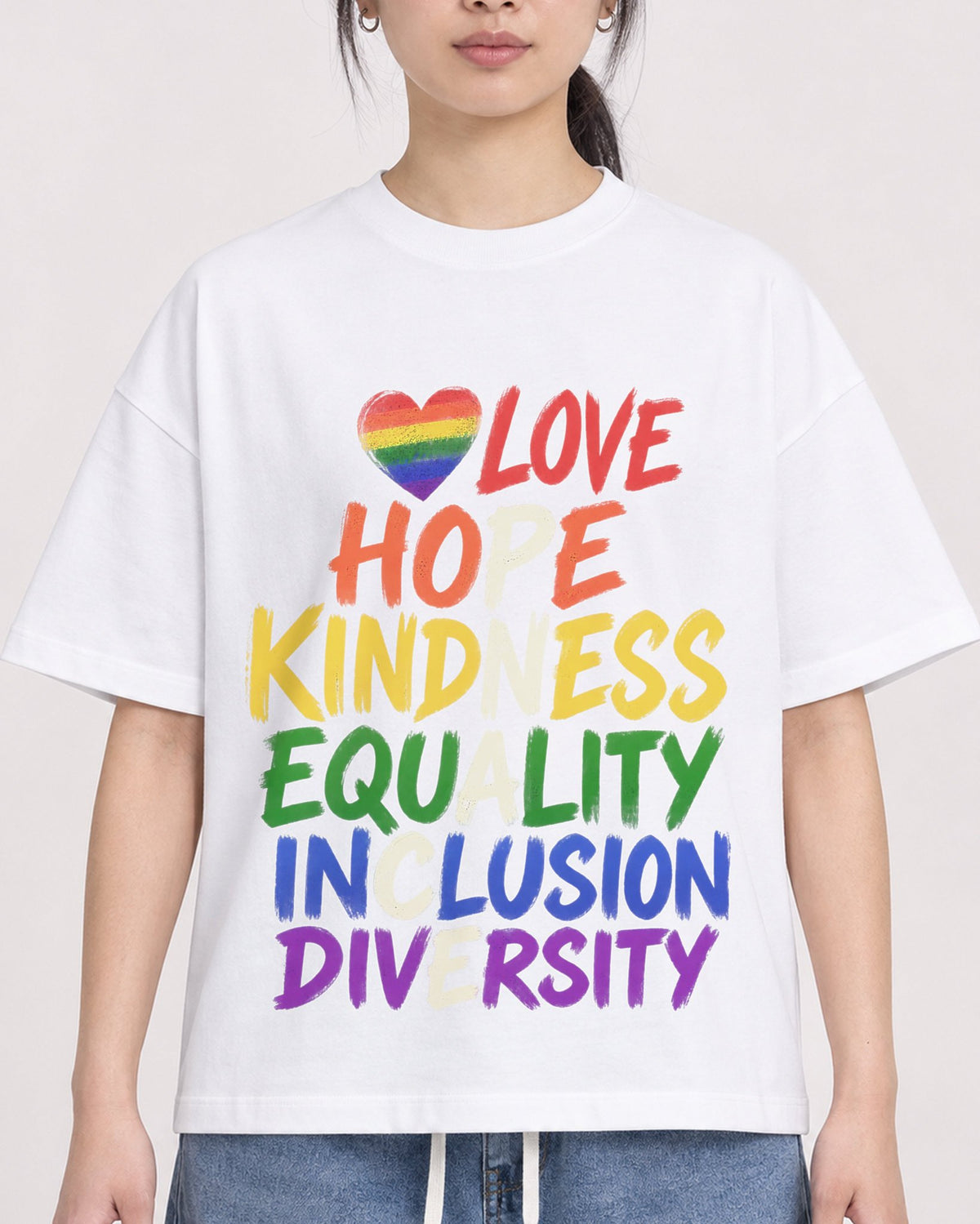 Mockup Boxy Heavyweight Tee White female close-up 21