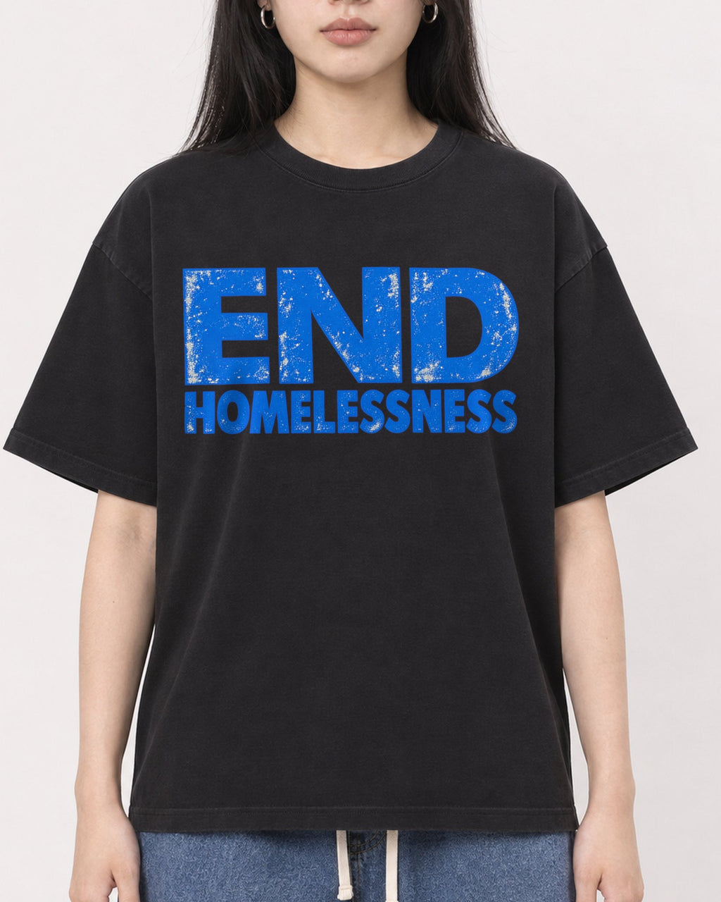 Mockup Boxy Heavyweight Tee Black female close-up 01