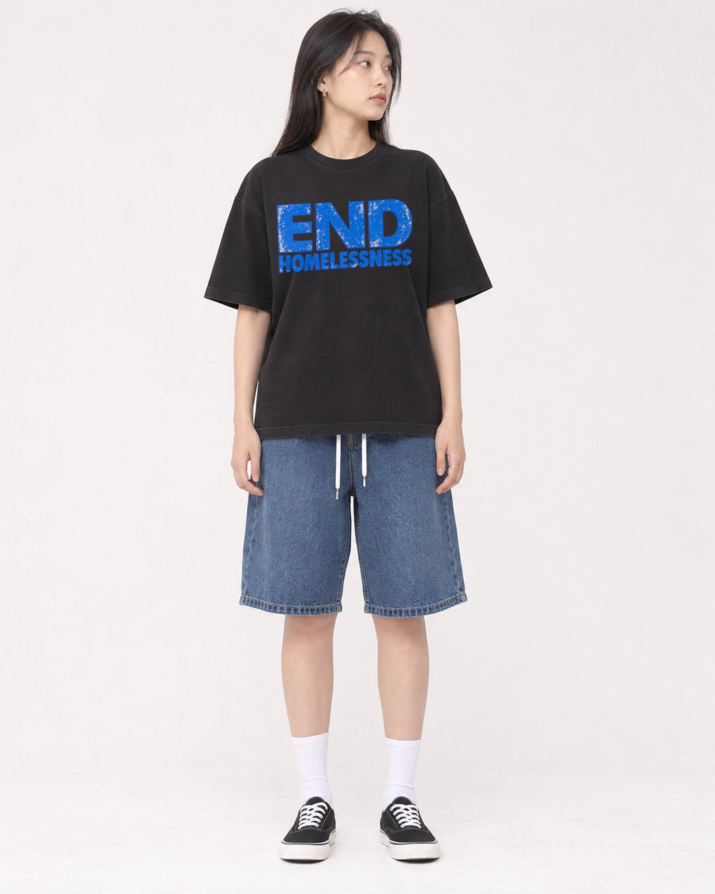 Mockup Boxy Heavyweight Tee Black female full-body 01